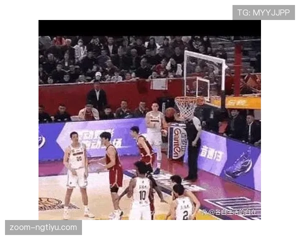 打手犯规具体定义是什么，什么样的动作会被吹打手犯规