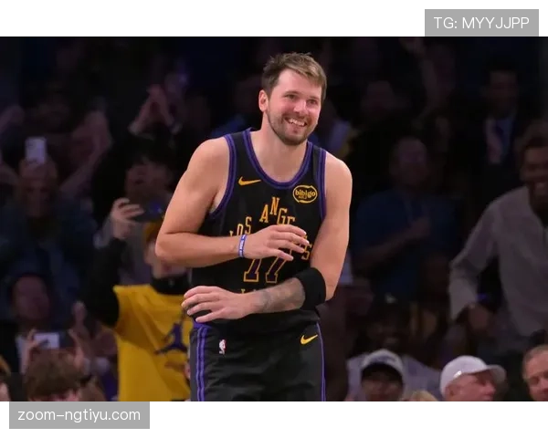 科普NBA比赛中的防守三秒规则,如何正确理解其判定与意义 科普NBA比赛中的防守三秒规则,如何正确理解其判定与意义