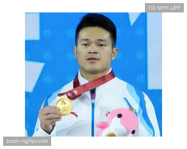 石智勇场上拼得像战士，回家门口却像进了豪车博物馆